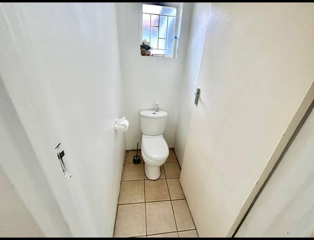 5 BEDROOM HOUSE FOR SALE IN FLORA PARK